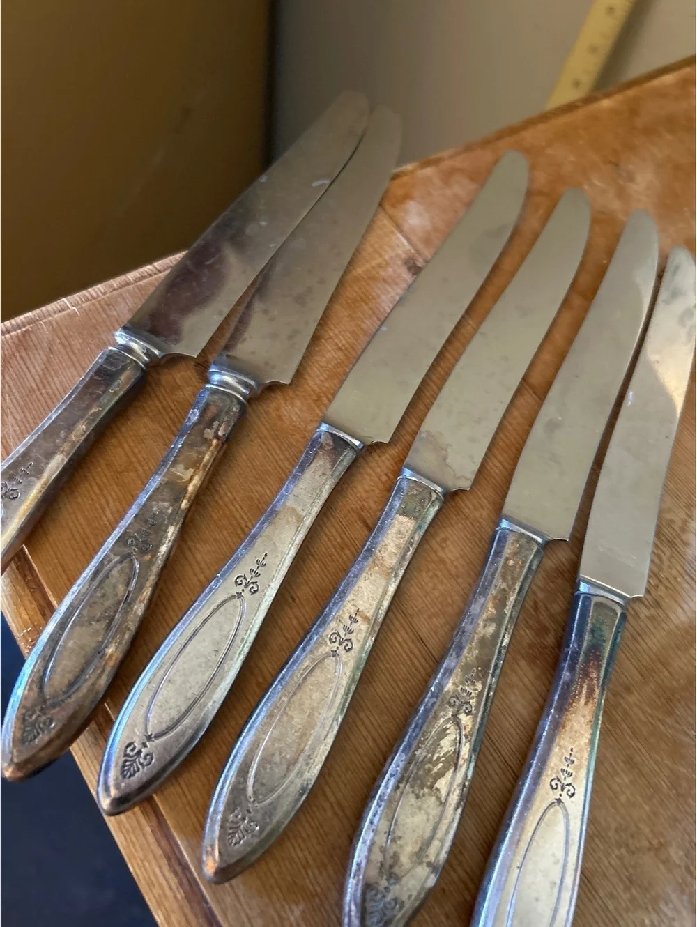 De Luxe  6-Piece Butter Knife Set